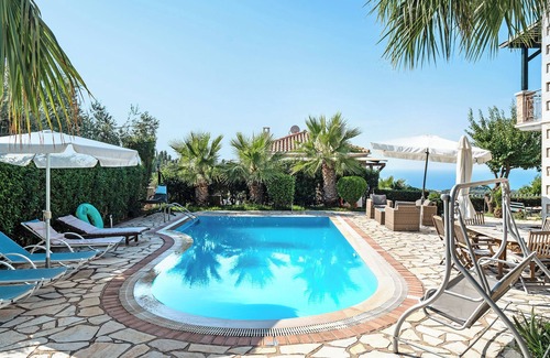 Tsoukaladhes Villa | "Villa Aliki" with Sea View, Private Pool & Wi-Fi