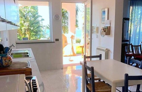 Forio Villa | Villa Alisea: A splendid two-story villa located on a hillside, facing the sea, with Free WI-FI.