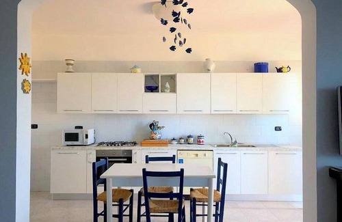 Forio Villa | Villa Alisea: A splendid two-story villa located on a hillside, facing the sea, with Free WI-FI.