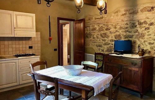 Massa Marittima House | Villa Amarena E: A graceful apartment in the characteristic style of the Tuscan countryside, with Free WI-FI.
