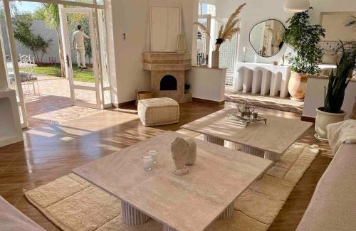 Sidi Abdallah Ghiat Villa | Villa Ambre with Pool And Garden