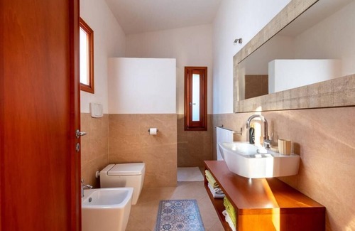 Triscina Villa | Villa Amurusanza- poolside guest house