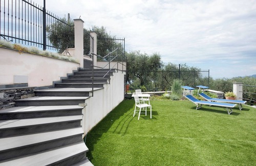 Rezza Villa | Villa 'Angelina' with Sea View, Wi-Fi and Air Conditioning