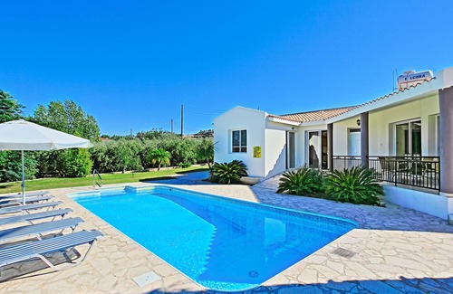 Latchi Villa | Villa Anthoullis - a single storey villa that sleeps 6 guests in 3 bedrooms