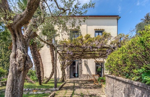 Schiazzano Villa | Villa Aragona:17th-Century Charm by Feeling Italy