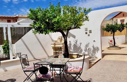 San Lorenzo Villa | Villa at only100 meters from the beach