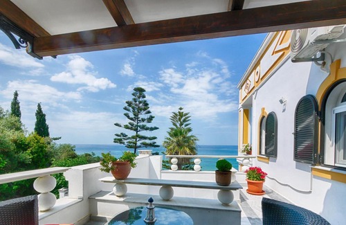 Agios Georgios Pagon Apartment | Villa Athanasia Studio mit Pool und Meerblick