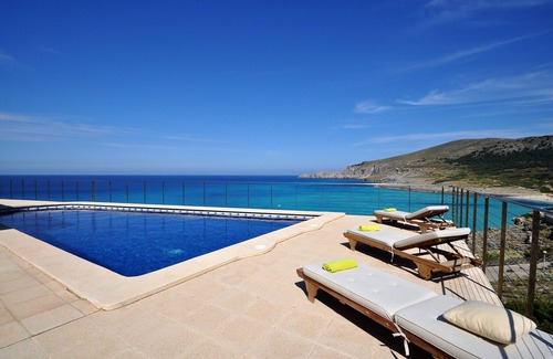 Cala Mesquida Villa | Villa 'Aurea' with Sea View, Private Pool and Wi-Fi