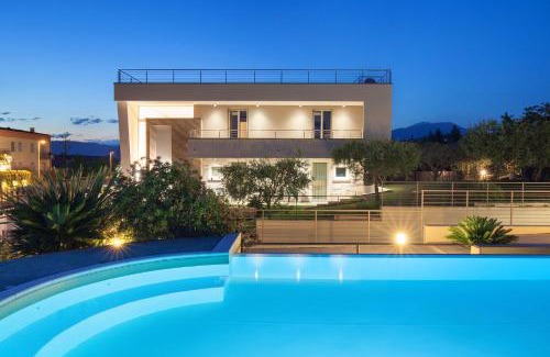 Cisano Apartment | Villa Aurora-Holiday Home APT 2