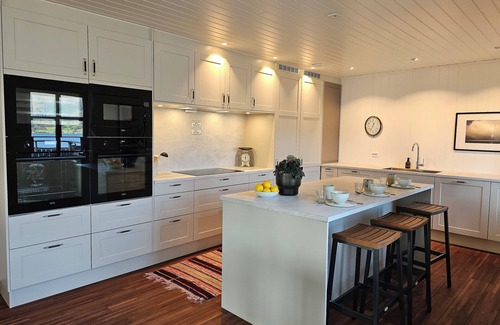 Balsfjord Villa | Villa Aurora Nestun with outdoor sauna and amazing views!