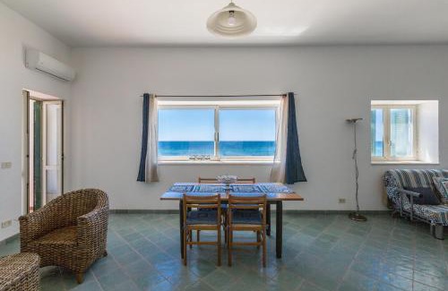 Campomarino di Maruggio House | Villa Auruca` by BarbarHouse