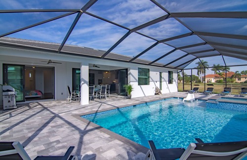 Pelican Villa | VILLA AVIVA - modern, boat-lift, large south-facing terrace with spa/pool