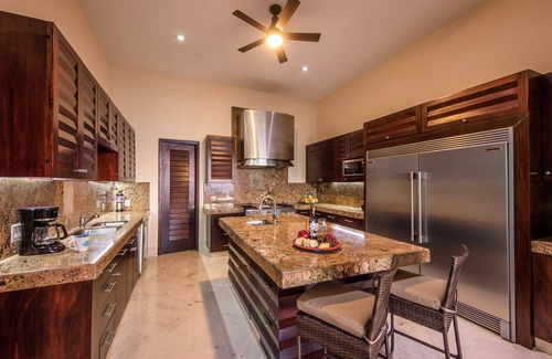South Shore Hotel Area Villa | VILLA AZUL PACIFICO Ocean-front Villa 5 minutes from town.