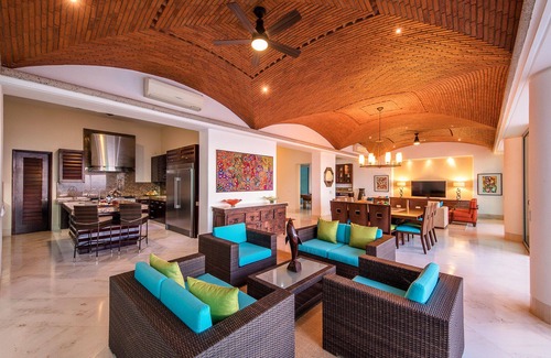 South Shore Hotel Area Villa | VILLA AZUL PACIFICO Ocean-front Villa 5 minutes from town.
