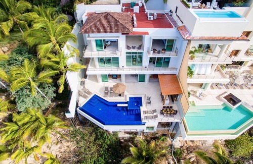 South Shore Hotel Area Villa | VILLA AZUL PACIFICO Ocean-front Villa 5 minutes from town.