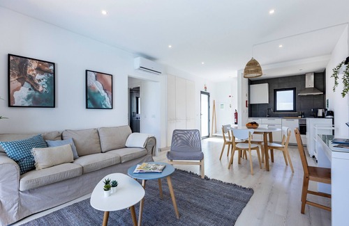 Sagres House | Villa Back Loop with private pool and garden in Sagres