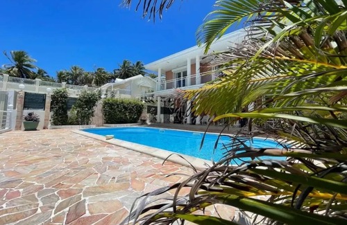 Dampierre Villa | Villa Baya "les Pieds Dans L'eau"