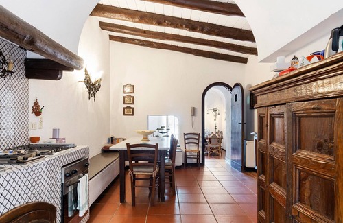 Capri Villa | Villa Bianca, centrally located and surrounded by greenery, 5 minutes from the Piazzetta