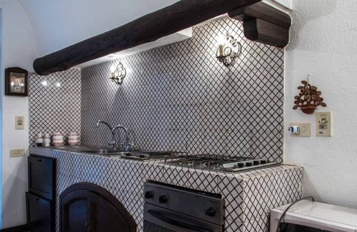 Capri Villa | Villa Bianca, centrally located and surrounded by greenery, 5 minutes from the Piazzetta