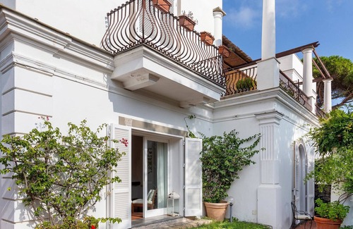 Capri Villa | Villa Bianca, centrally located and surrounded by greenery, 5 minutes from the Piazzetta