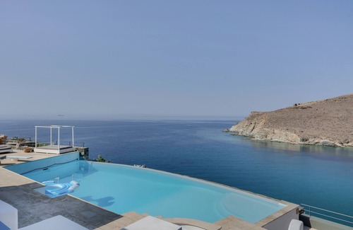 Syros Villa | Villa 'Blueros Luxury' with Sea View, Wi-Fi and Air Conditioning