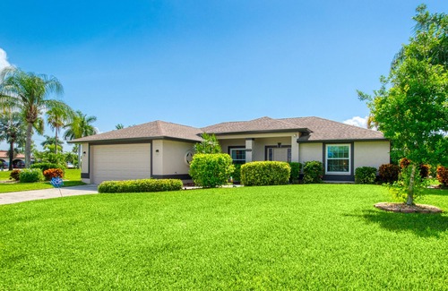 Caloosahatchee Villa | VILLA BOATERS DREAM – HEATED POOL & SPA | GULF ACCESS | BOAT RENTAL + TOURS VOUCHER INCL.