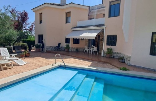 Requena House | Villa Bobal - Exclusive relaxing getaway with swimming pool, BBQ, wine and nature