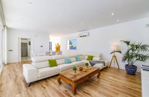 Costa Teguise Villa | Villa Bolboreta by Villa Plus