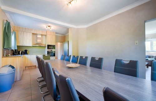 Borgloon Villa | Villa Borgloon with Blossom Views and Jacuzzi