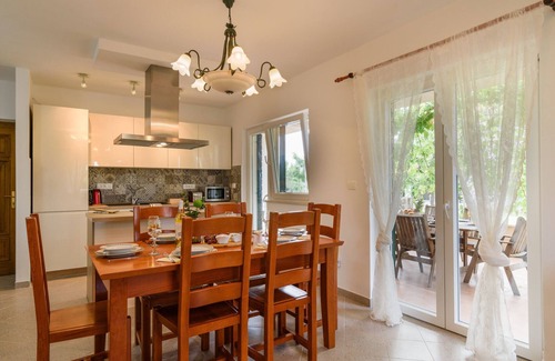 Kastel Stafilic Villa | Villa Buble - Charming villa with pool near Trogir and 60 meters from sea