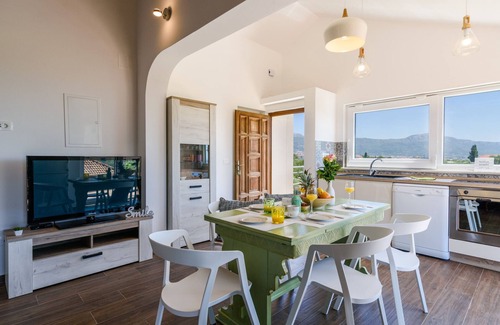 Kastel Stafilic Villa | Villa Buble - Charming villa with pool near Trogir and 60 meters from sea