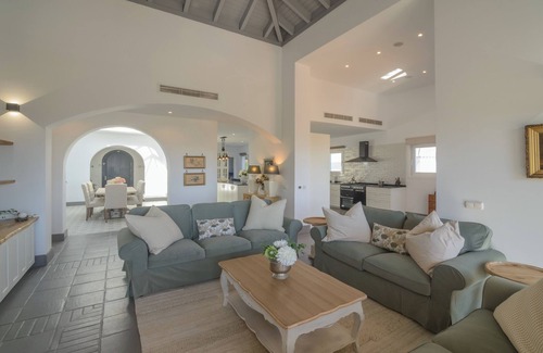 Benalup-Casas Vieja Villa | Villa 'Buganvilla' with Mountain Views, Wi-Fi and Air Conditioning