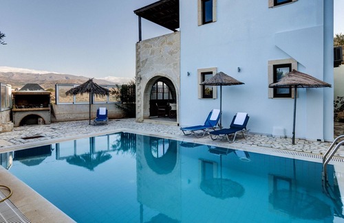 Makry Gialos Villa | Villa by the sea with PRVT Pool, Makrigialos Crete