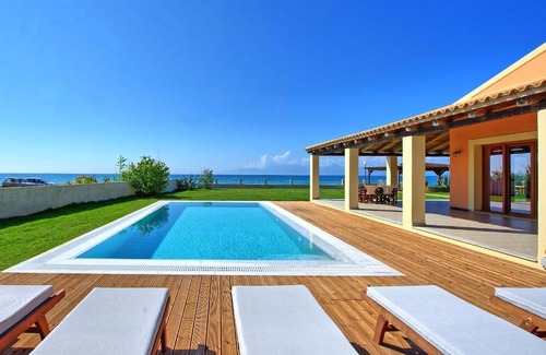 Acharavi Villa | Villa Calypso by PosarelliVillas