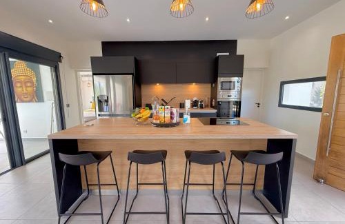 Damencourt Villa | Villa CANELLE FWI 4 Étoiles piscine jacuzzi beach surf