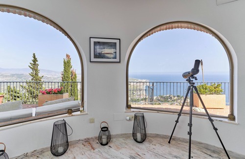 Salobrena Villa | Villa 'Casa Milo' with Sea View, Wi-Fi and Air Conditioning