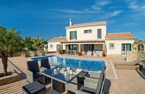 Fialho Villa | Villa 'Casa Canasta' with Mountain View, Pool and Air Conditioning
