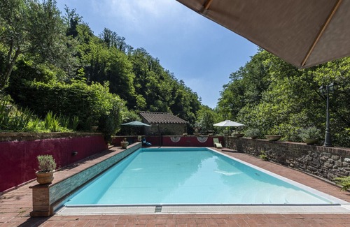 Buggiano Villa | Villa Castelvecchio-Villa with pool along a torrent in the Tuscan countryside