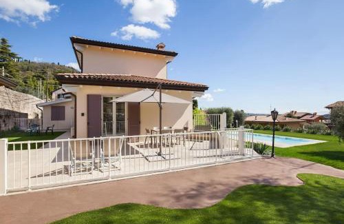 Cavaion Veronese Apartment | Villa Chiara APT 2-Appartamento in villa con piscina