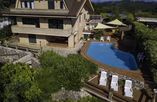 Minturno Apartment | Villa Cipriano "apartment with Pool" between sea and mountain.