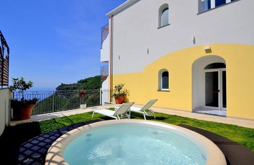 Pontone House | Villa Clarice C, fully refundable with voucher*: A bright and sunny studio apartment in a quiet position, located on a hillside above the sea, with Free WI-FI.