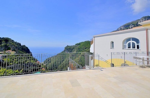 Pontone House | Villa Clarice D, fully refundable with voucher*: An elegant and modern studio apartment in a quiet position, located on a hillside above the sea, with Free WI-FI.