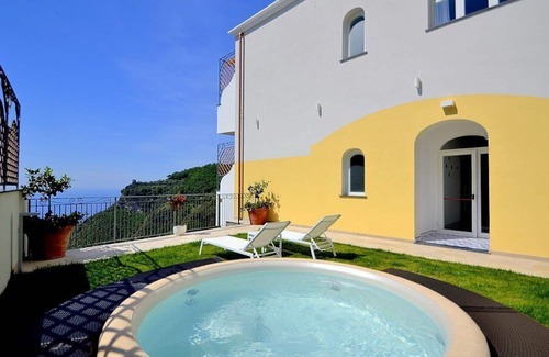 Pontone House | Villa Clarice D, fully refundable with voucher*: An elegant and modern studio apartment in a quiet position, located on a hillside above the sea, with Free WI-FI.