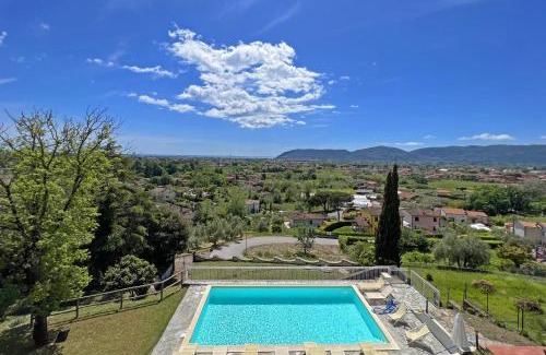 Castelnuovo Magra Villa | Villa Collina Del Sole 12 Pax by VILLASRETREATS