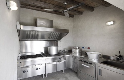 Noto Villa | VILLA CON PISCINA 5X30 E 4 APPARTAMENTI CON GIARDINO TOTALMENTE INDIPENDENTI.