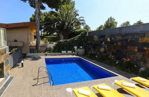 Salou Ski Chalet | Villa con Wifi Ascensor Para Personas Minusvalidas y Piscina