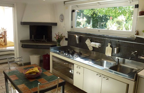 Lido di Camaiore House | Villa Cora 250 mts from beach with Jacuzzi in the garden