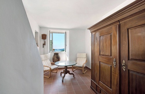 Semorile Villa | Villa 'Cottage with Sea View' near the Sea with Garden