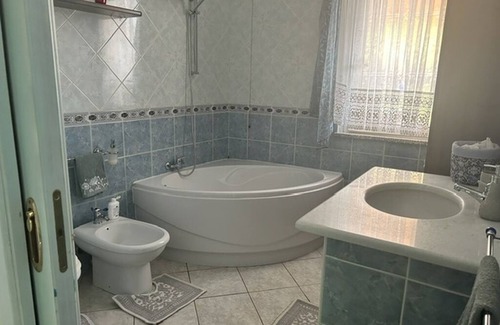 Masainas Bed & Breakfast | Villa Cristina - Triple Room with Shared Bathrooms