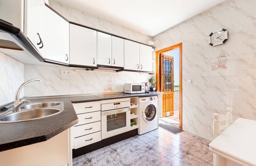 Fernan Perez Villa | Villa 'Cruz' with Private Terrace, Balcony and Air Conditioning